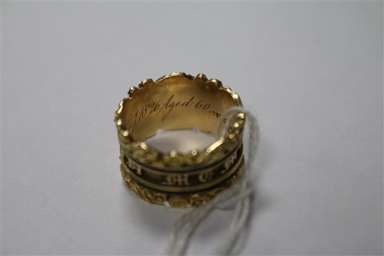 A George IV 18ct gold and black enamel mourning ring, size P.